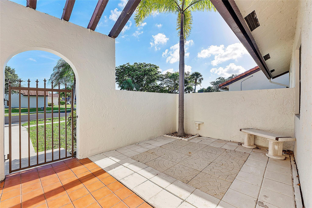 31 Columbia Court - Photo 1