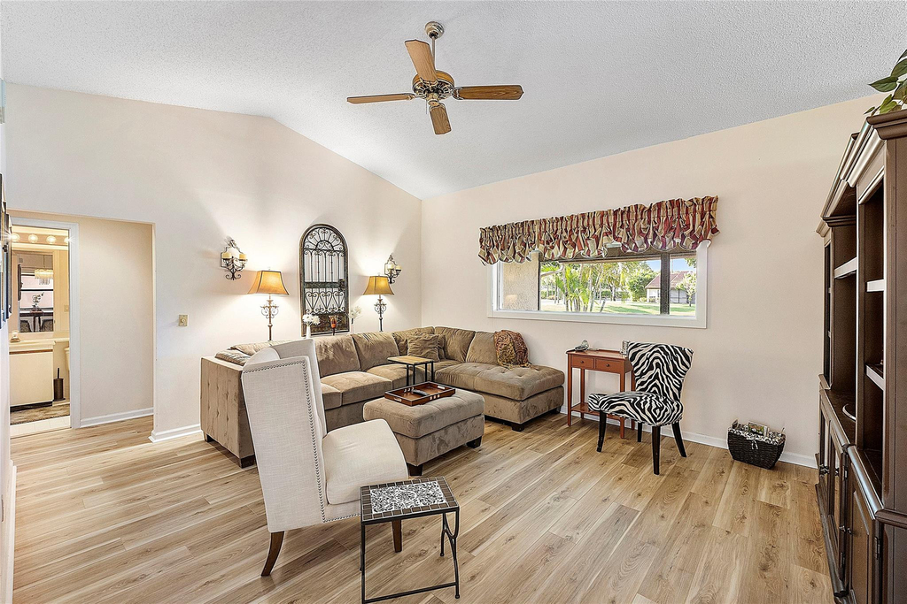 31 Columbia Court - Photo 2