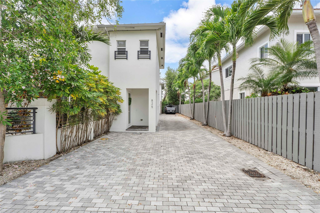 825 Ne 17th Way - Photo 26