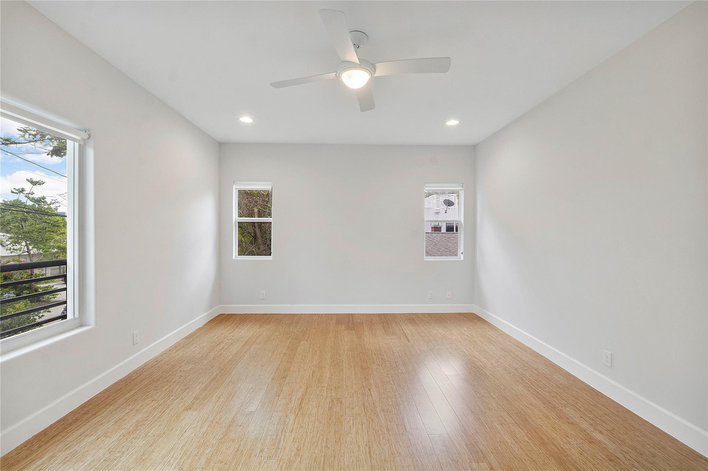 825 Ne 17th Way - Photo 10