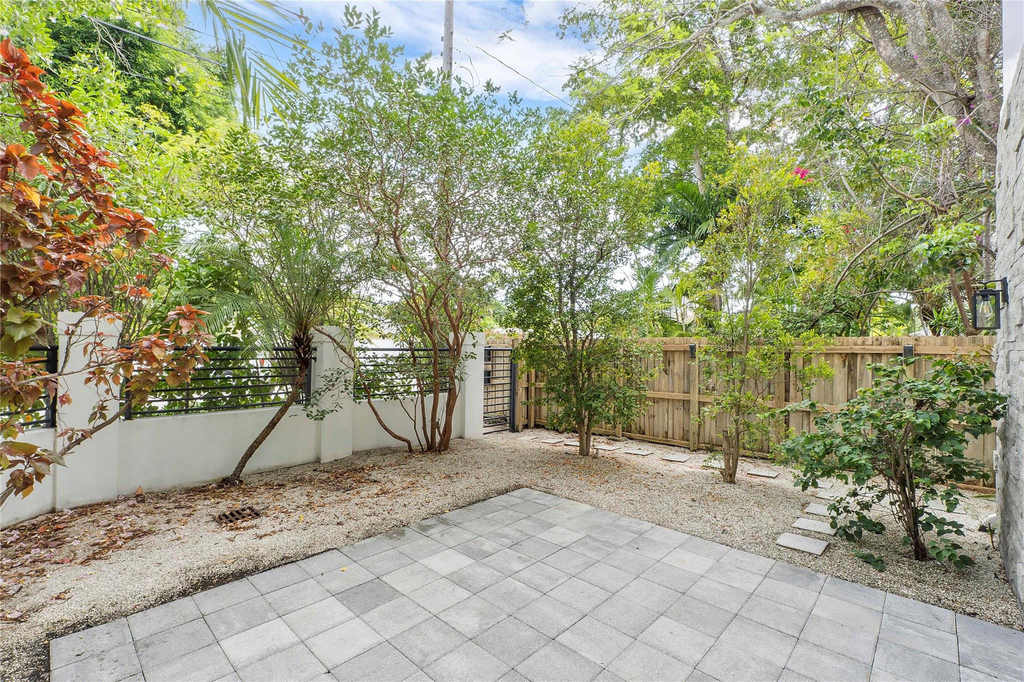 825 Ne 17th Way - Photo 24