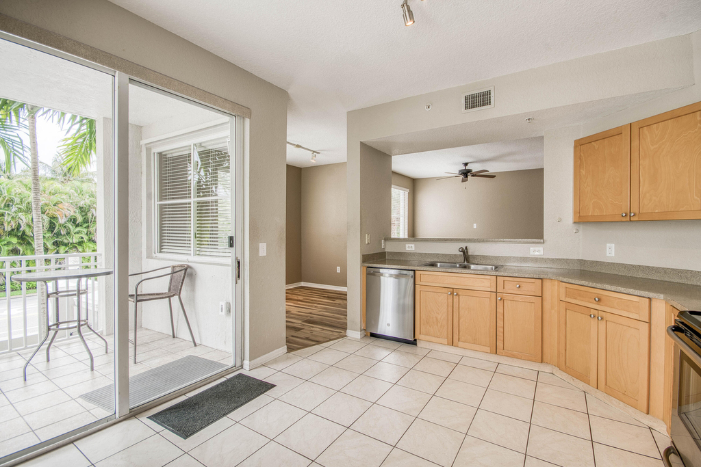 11010 Legacy Drive - Photo 8