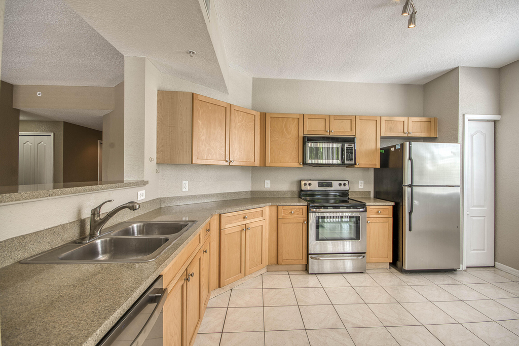 11010 Legacy Drive - Photo 6