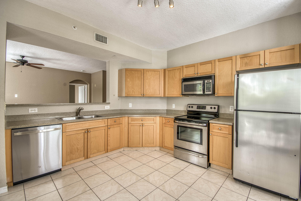 11010 Legacy Drive - Photo 7