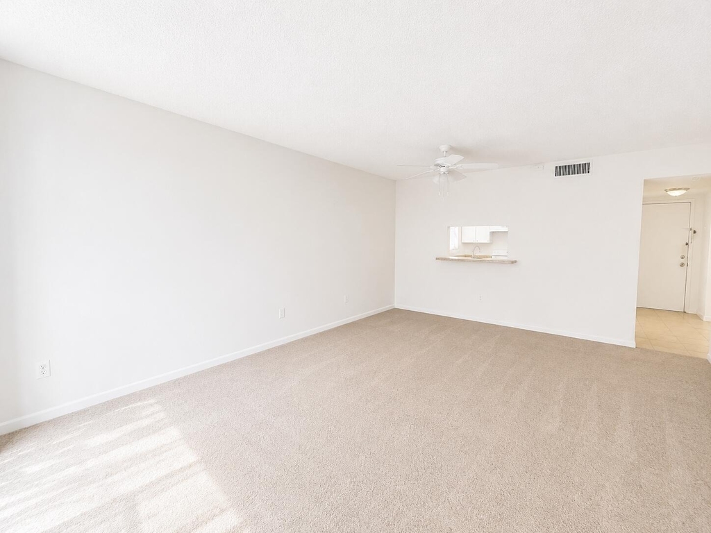 711 N Pine Island Road - Photo 5
