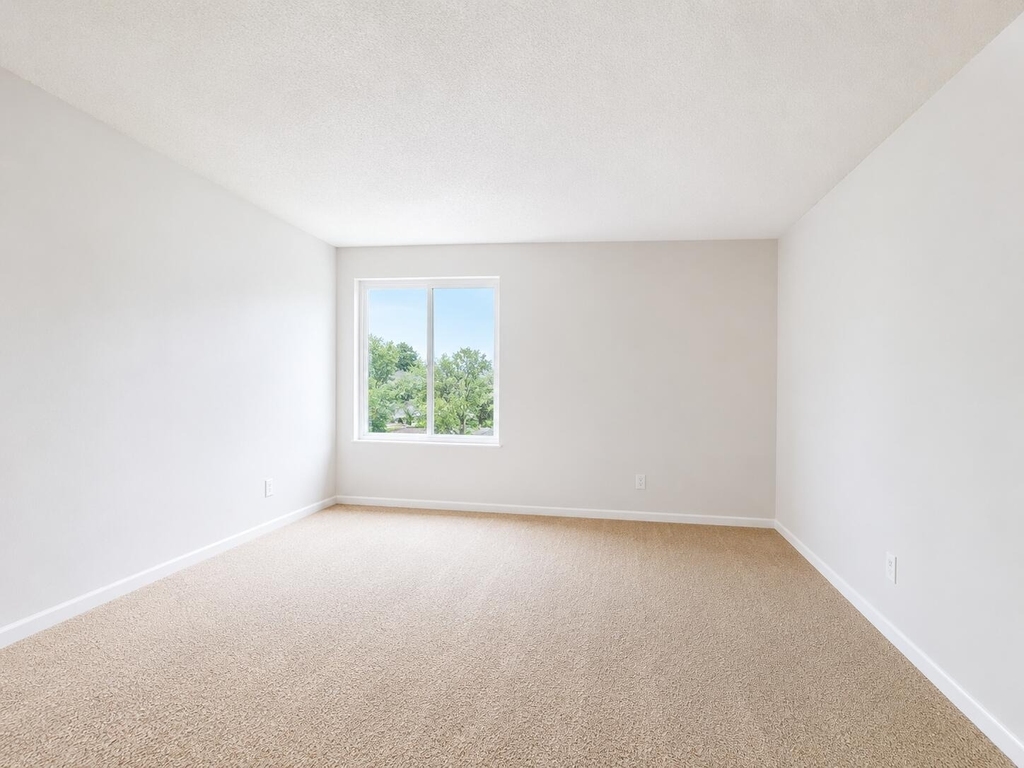 711 N Pine Island Road - Photo 10