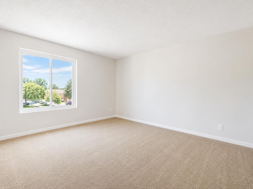 711 N Pine Island Road - Photo 11
