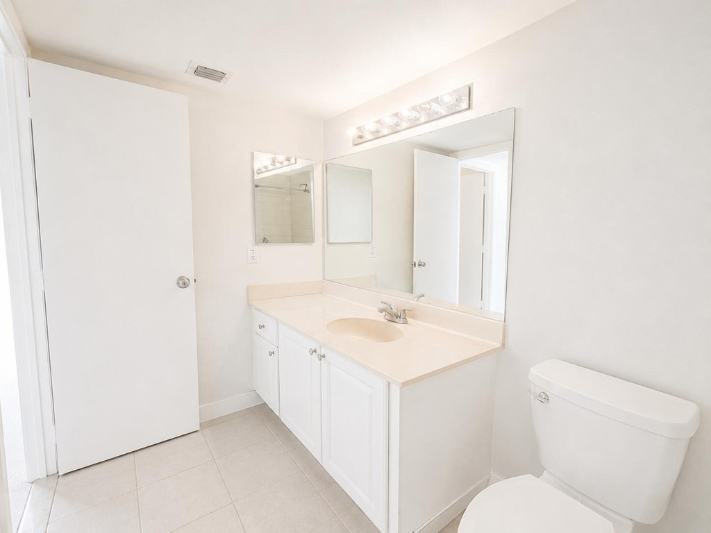 711 N Pine Island Road - Photo 8