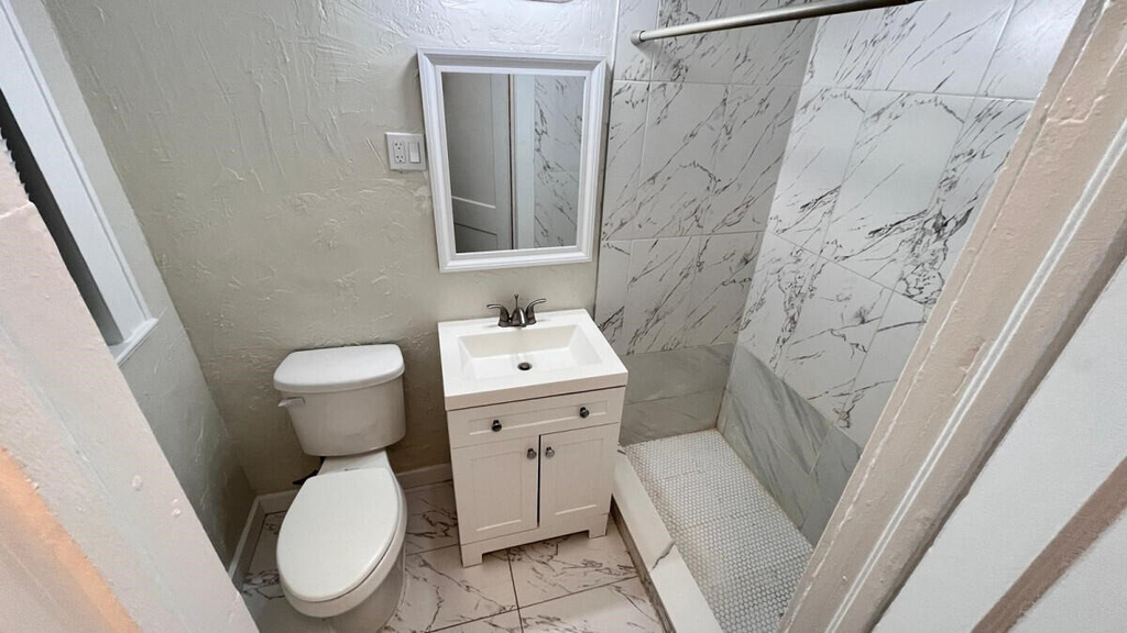1852 Washington Street - Photo 2