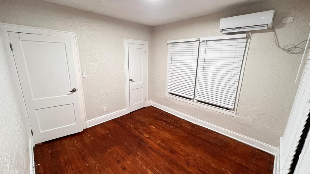 1852 Washington Street - Photo 1