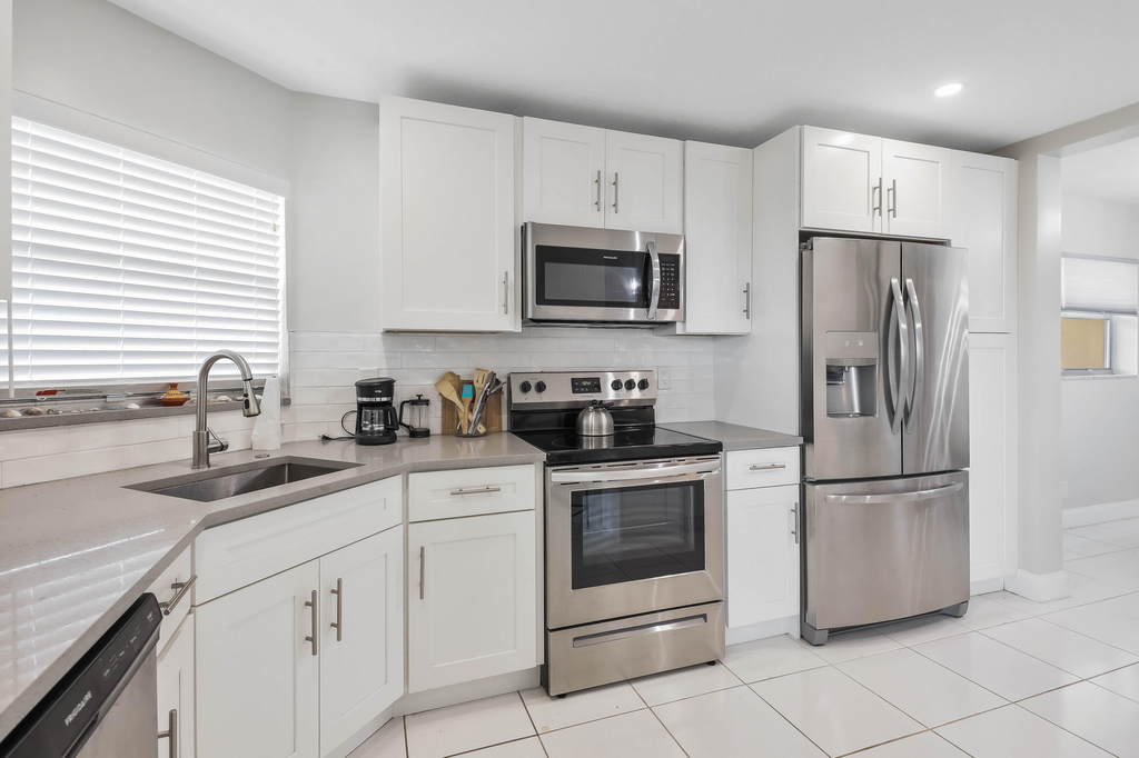 3661 Via Poinciana - Photo 3