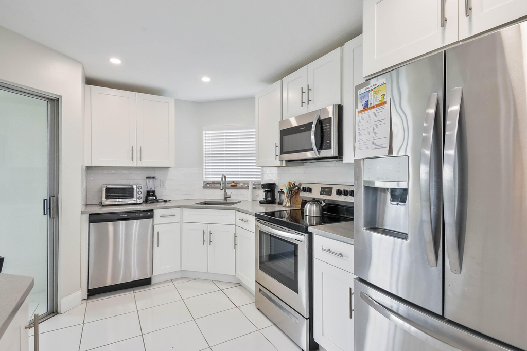 3661 Via Poinciana - Photo 2