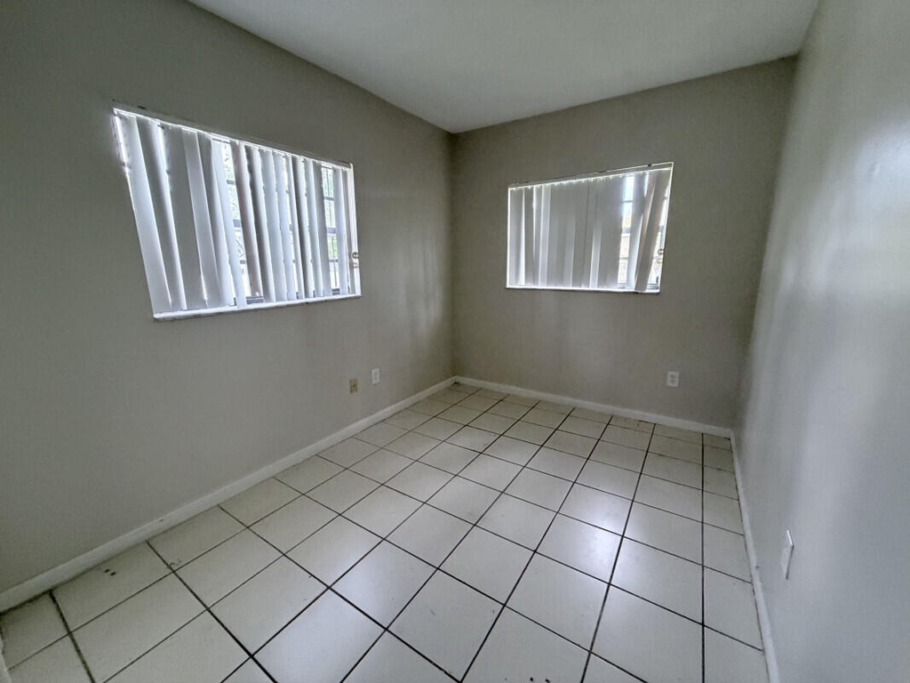 639 Sw 3rd Terrace - Photo 5