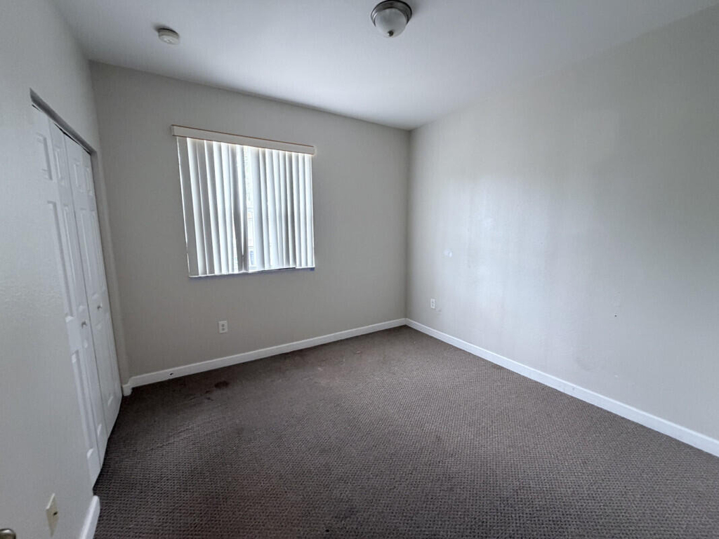 933 Ne 42nd Avenue - Photo 7