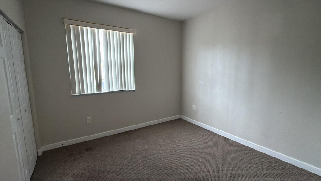 933 Ne 42nd Avenue - Photo 9