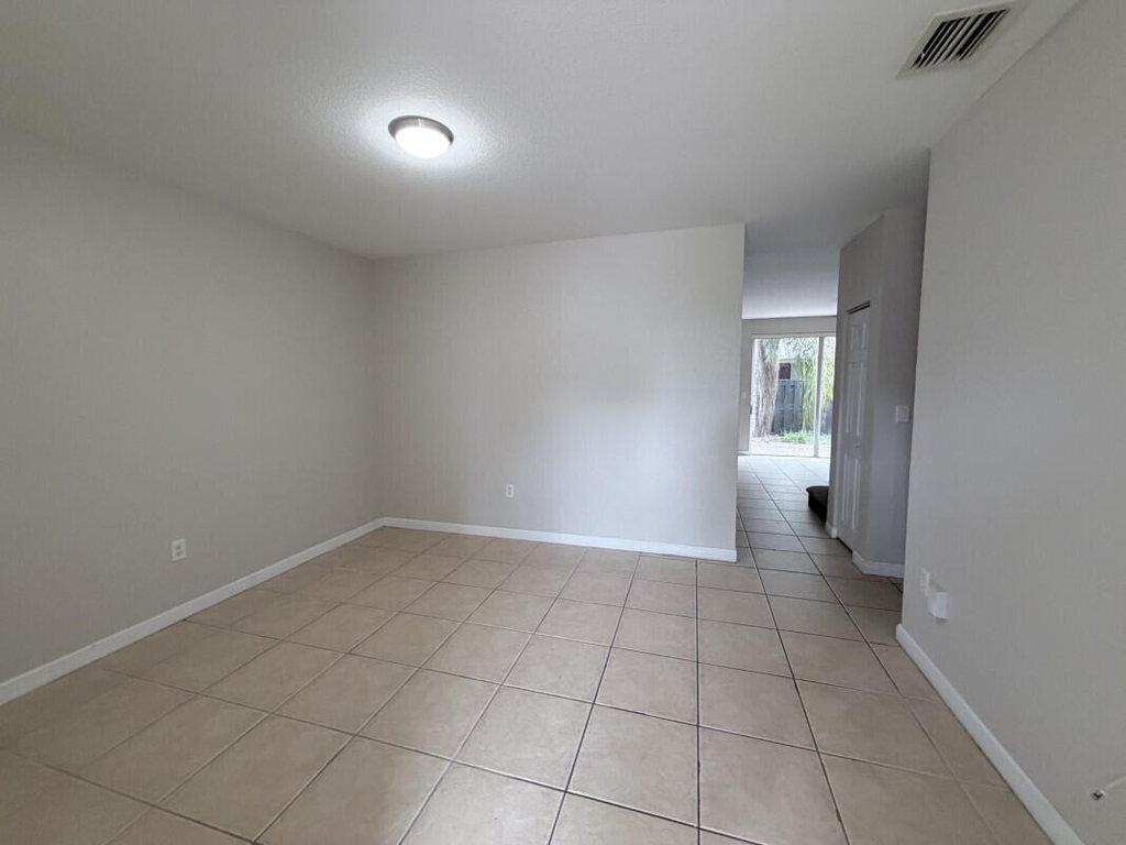 933 Ne 42nd Avenue - Photo 2