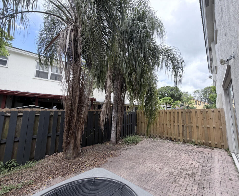 933 Ne 42nd Avenue - Photo 13