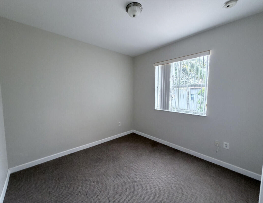 933 Ne 42nd Avenue - Photo 8