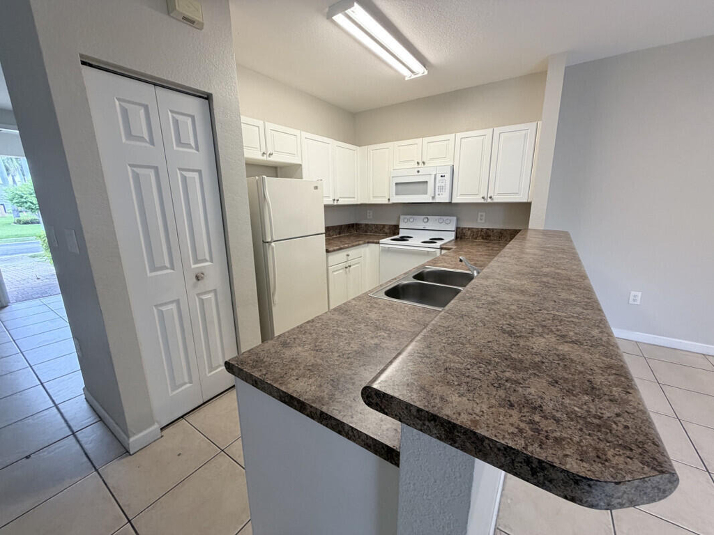 933 Ne 42nd Avenue - Photo 4