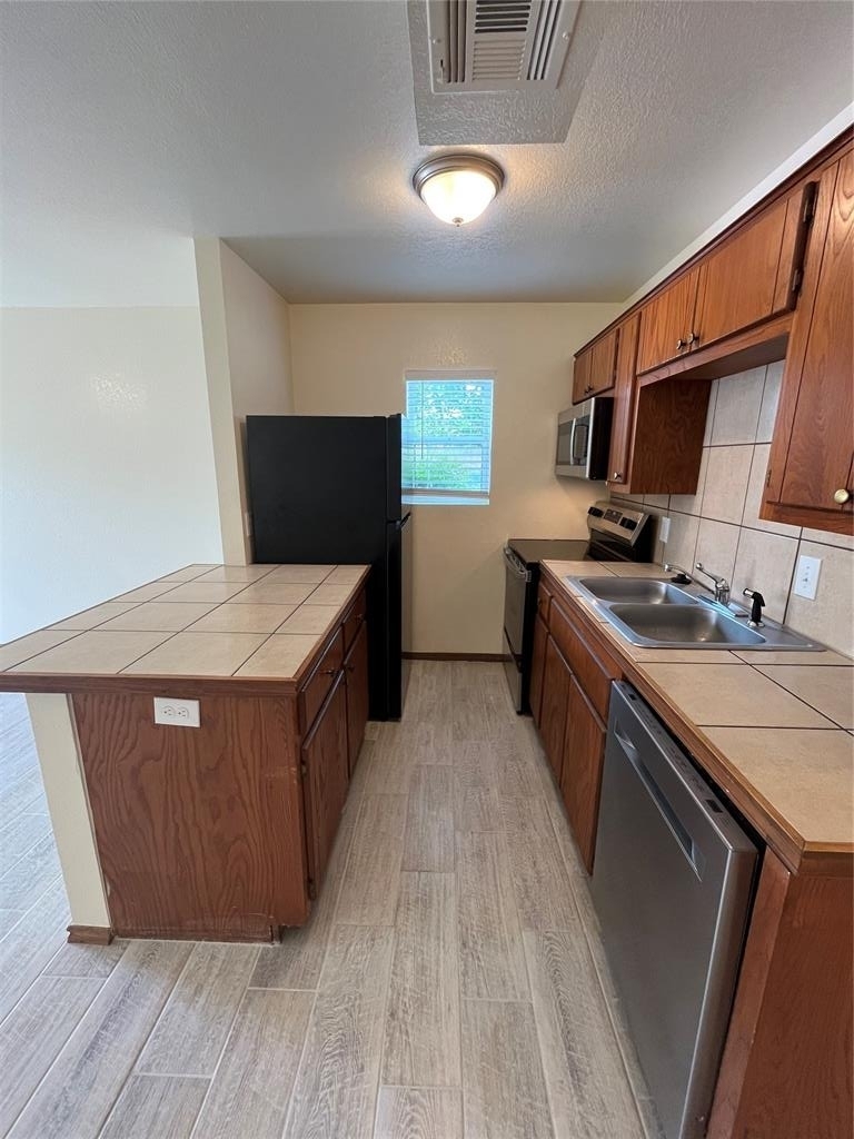 1901 E Lindsey - Photo 0