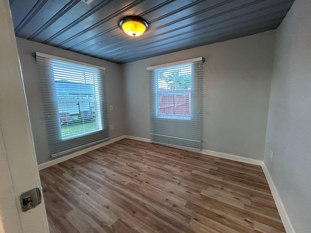 3901 Lakewood Road - Photo 6