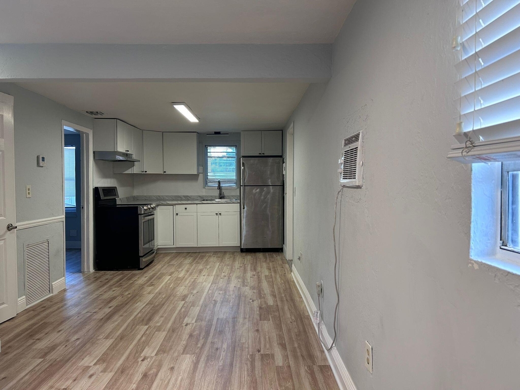 3901 Lakewood Road - Photo 2