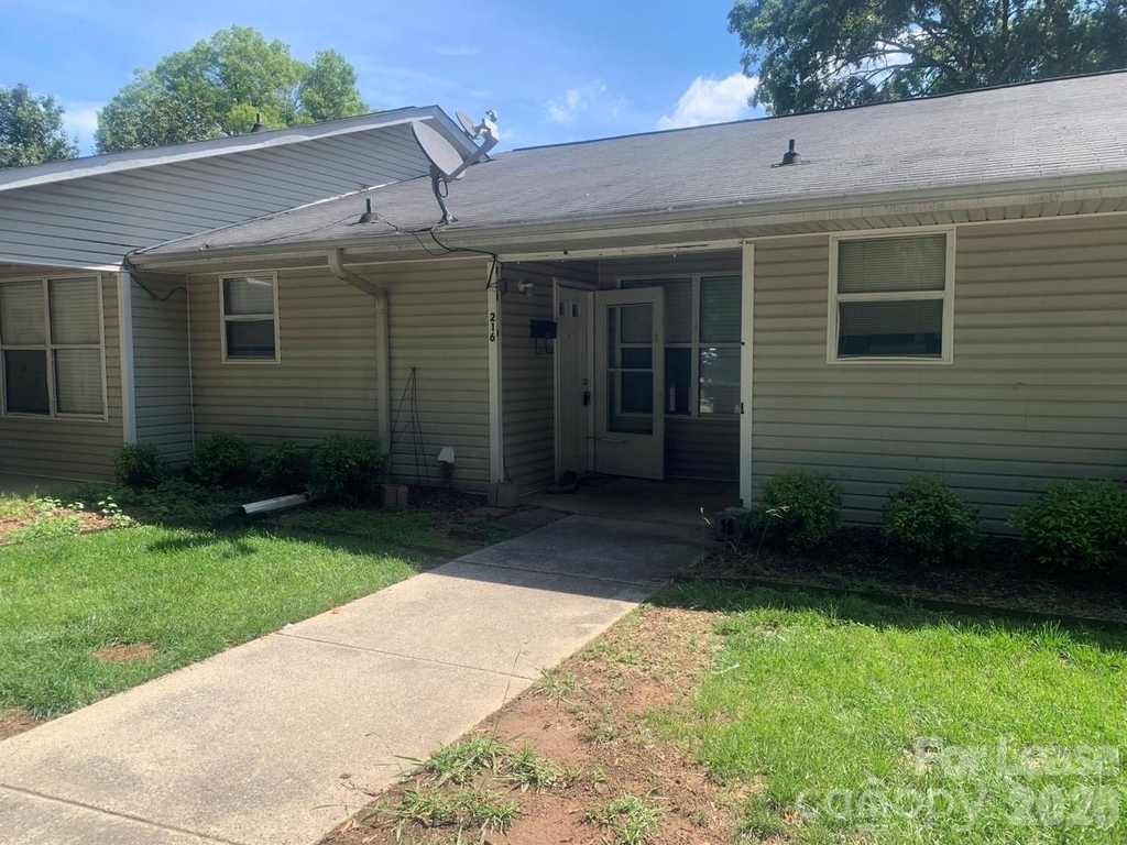 216 W Statesville Avenue - Photo 17