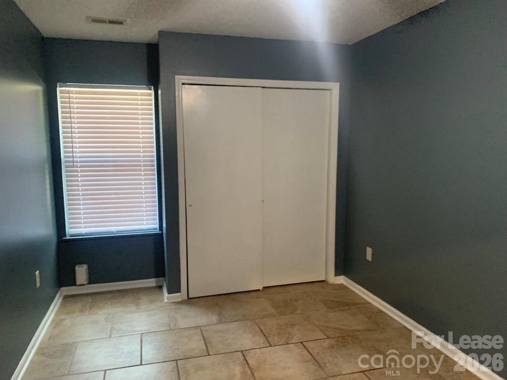 216 W Statesville Avenue - Photo 8