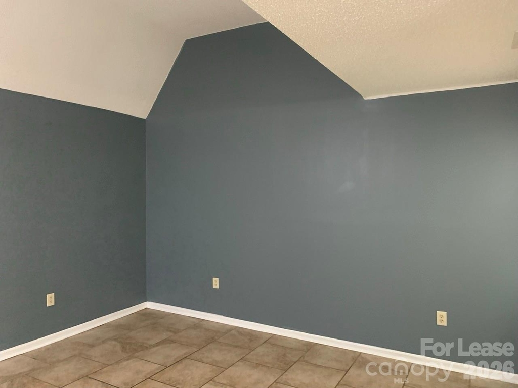 216 W Statesville Avenue - Photo 19