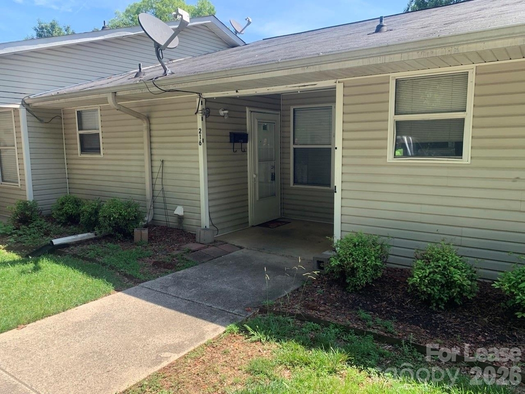 216 W Statesville Avenue - Photo 18