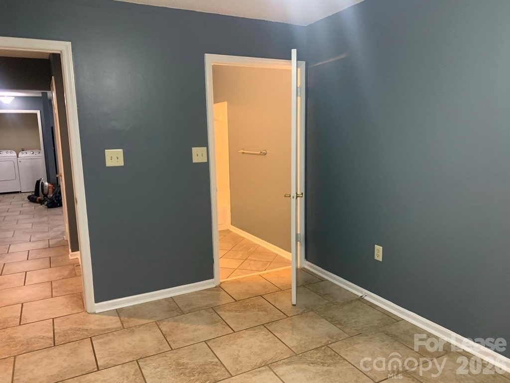 216 W Statesville Avenue - Photo 5