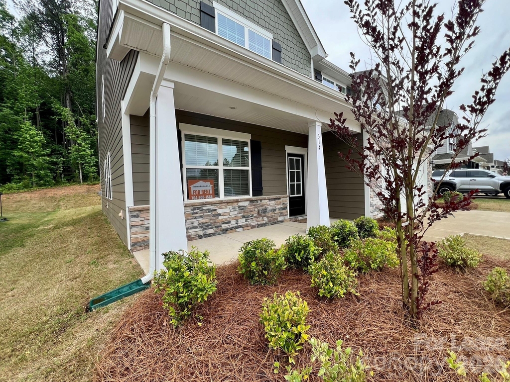 314 Hamptons Cove Road - Photo 0