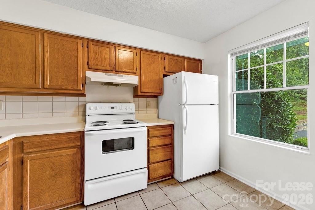 630 Lex Drive - Photo 2