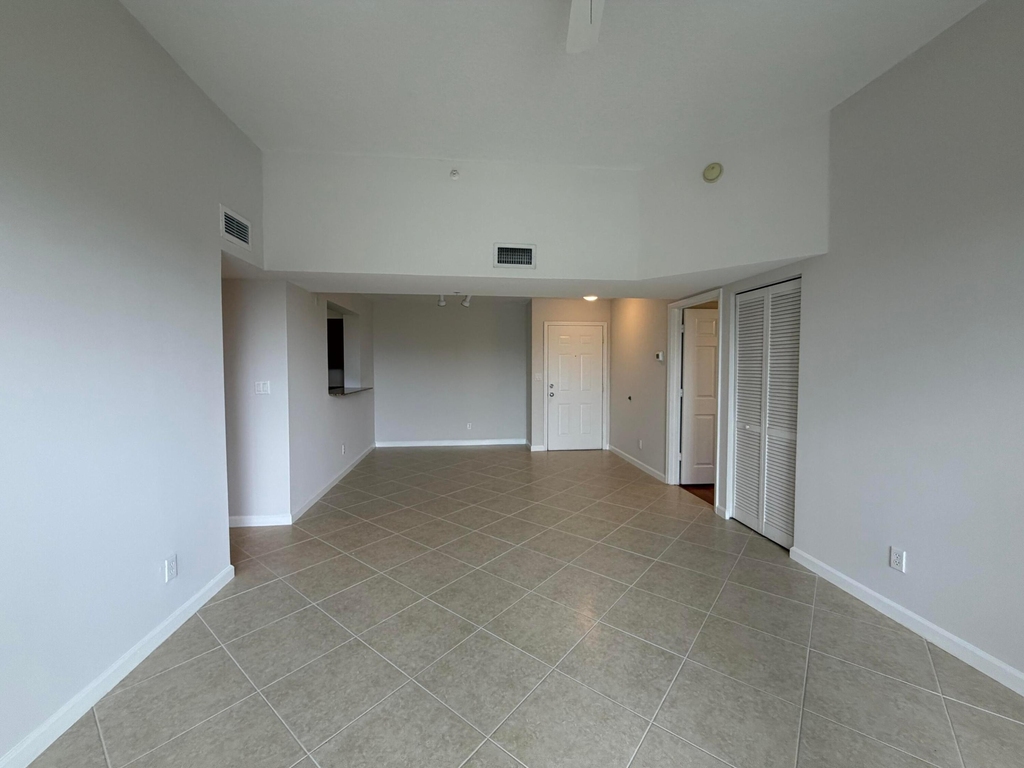 519 E Sheridan Street - Photo 2