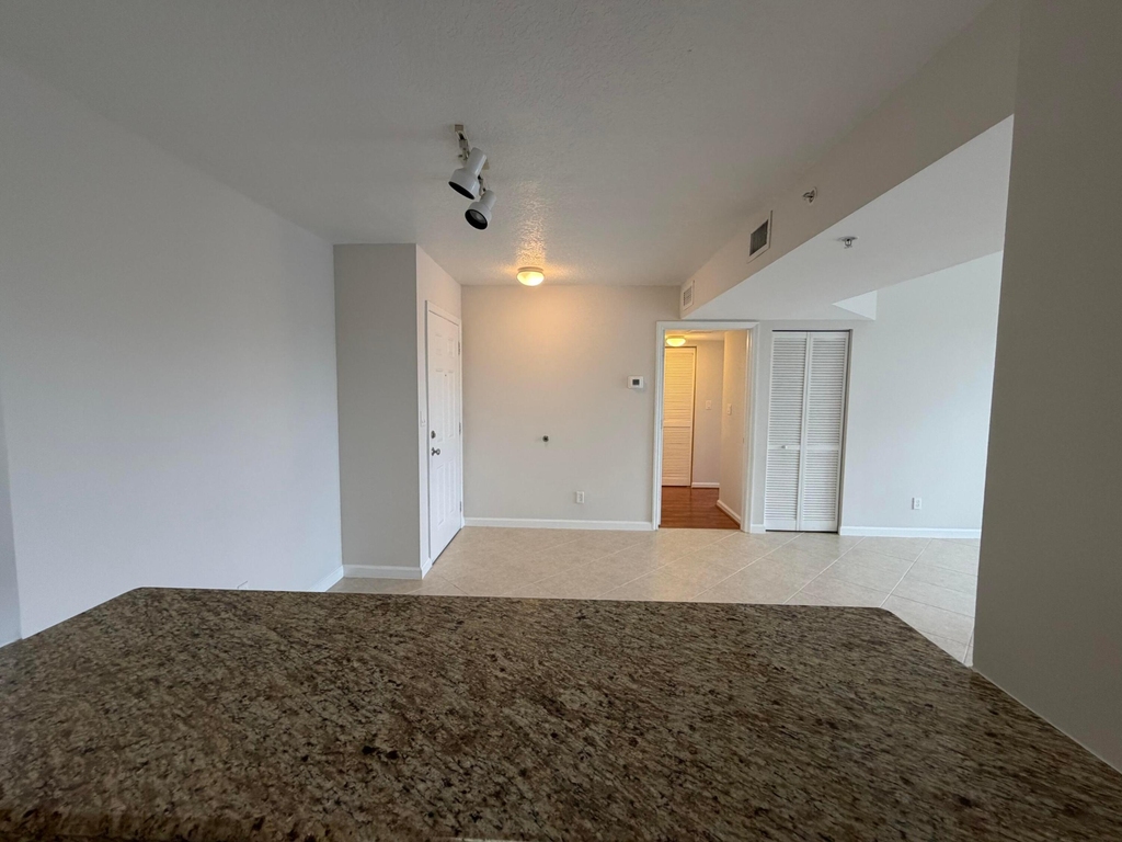 519 E Sheridan Street - Photo 5