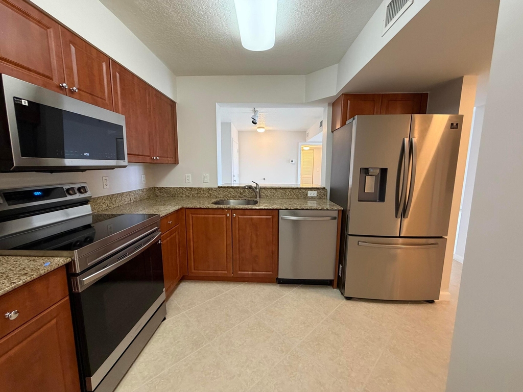519 E Sheridan Street - Photo 3