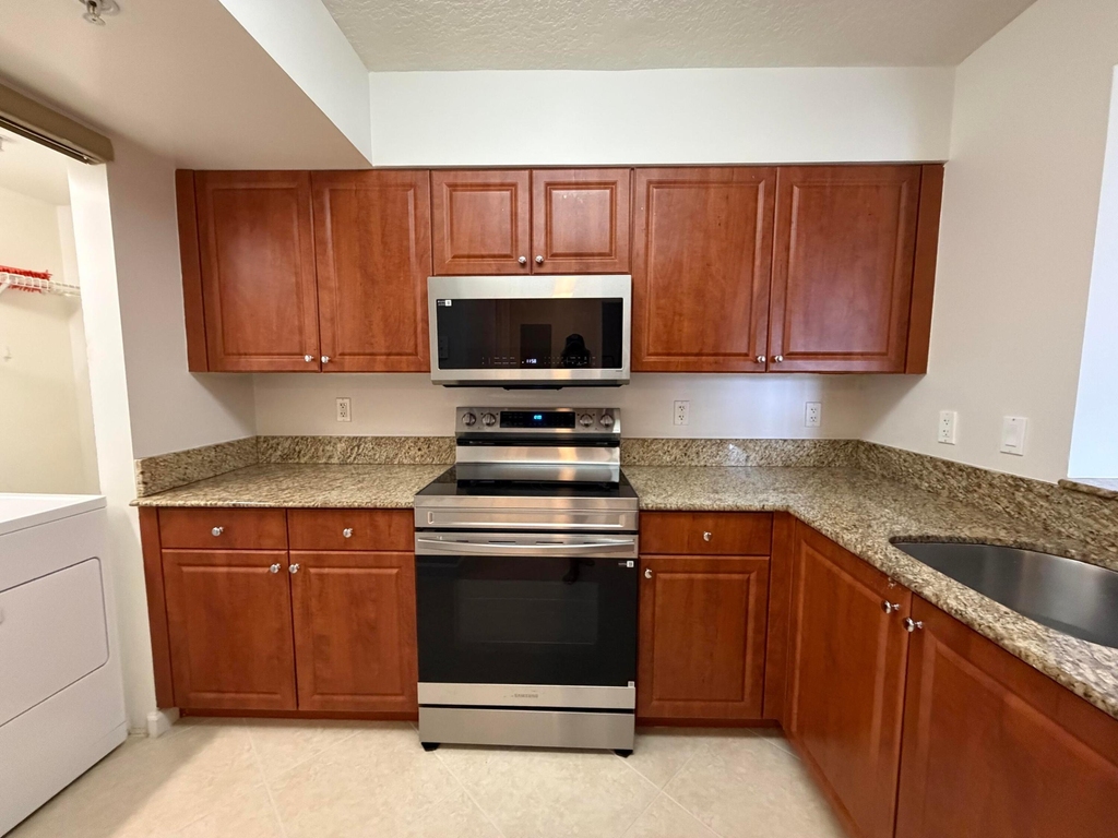 519 E Sheridan Street - Photo 4