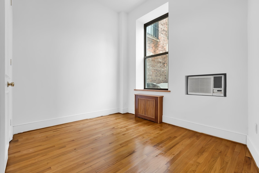122 East 27th Street - Photo 2