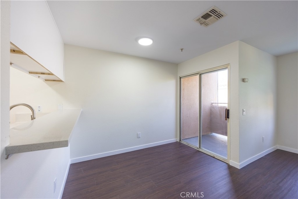 321 S Occidental Boulevard - Photo 2