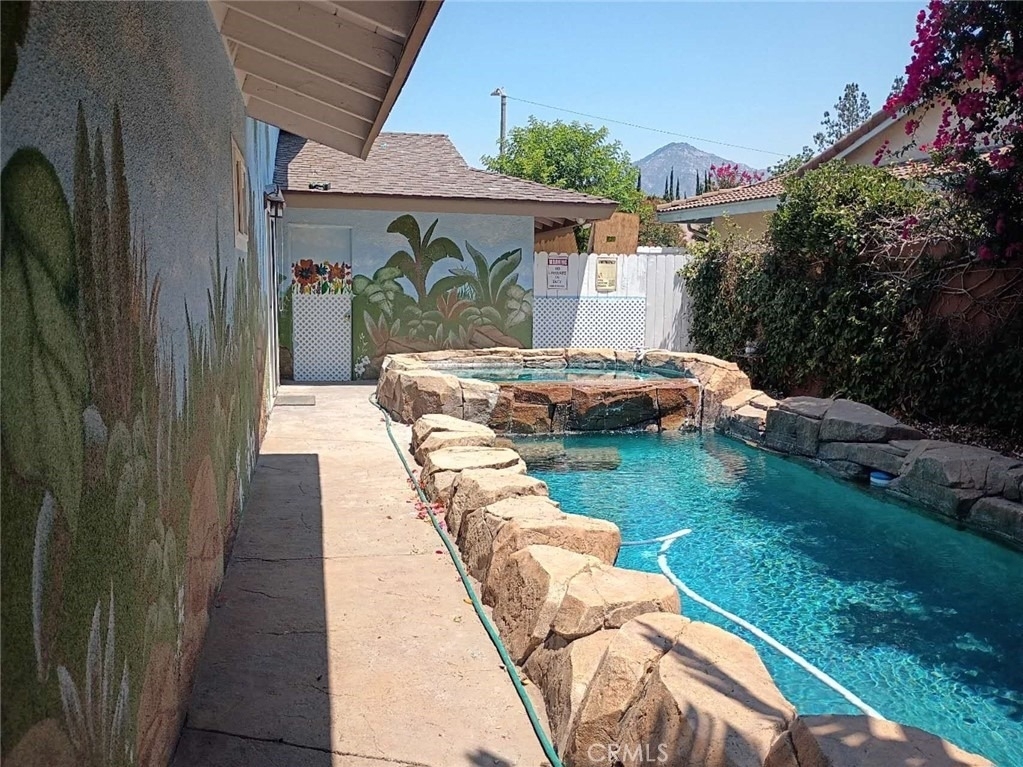 444 Redlands Avenue - Photo 4