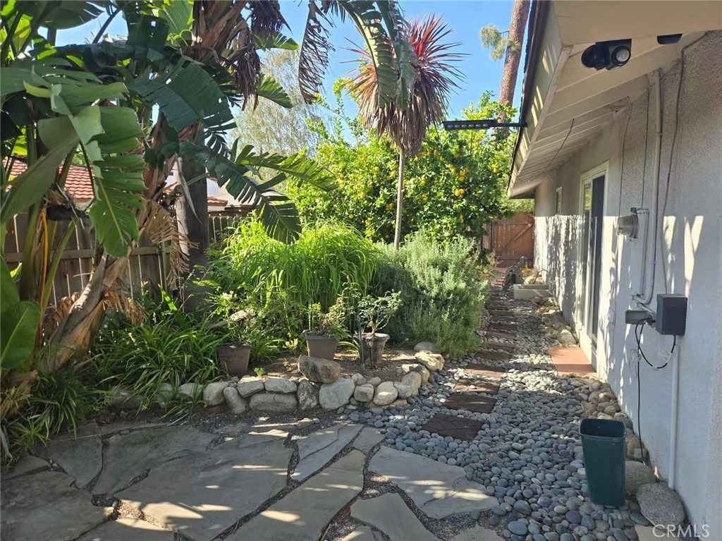 444 Redlands Avenue - Photo 38