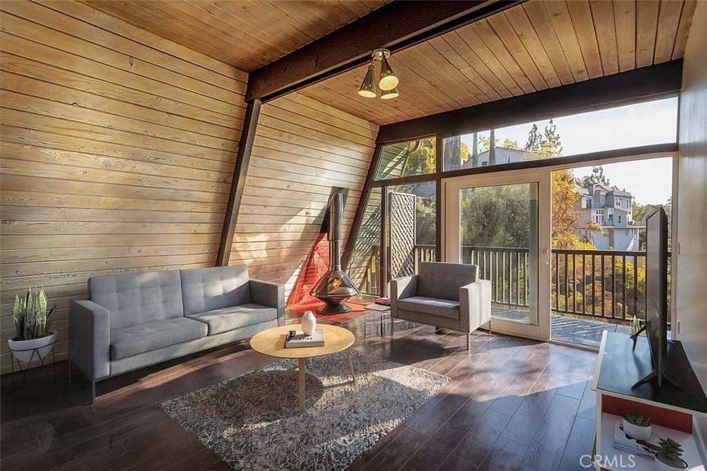 7912 Willow Glen Road - Photo 4