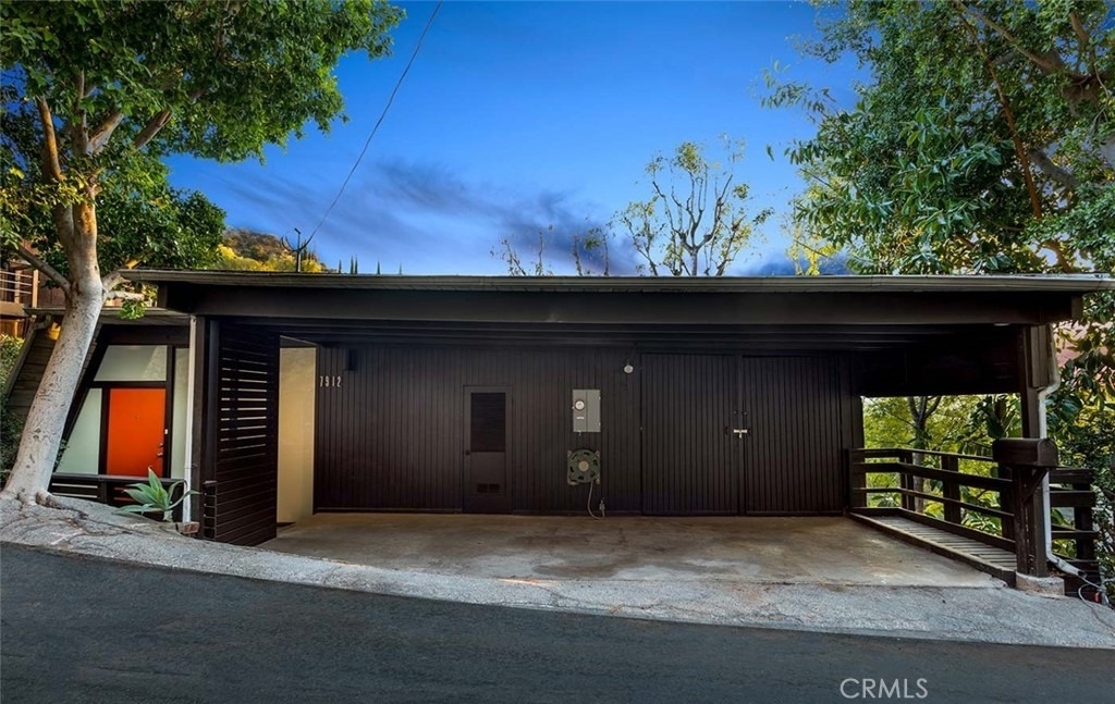 7912 Willow Glen Road - Photo 1