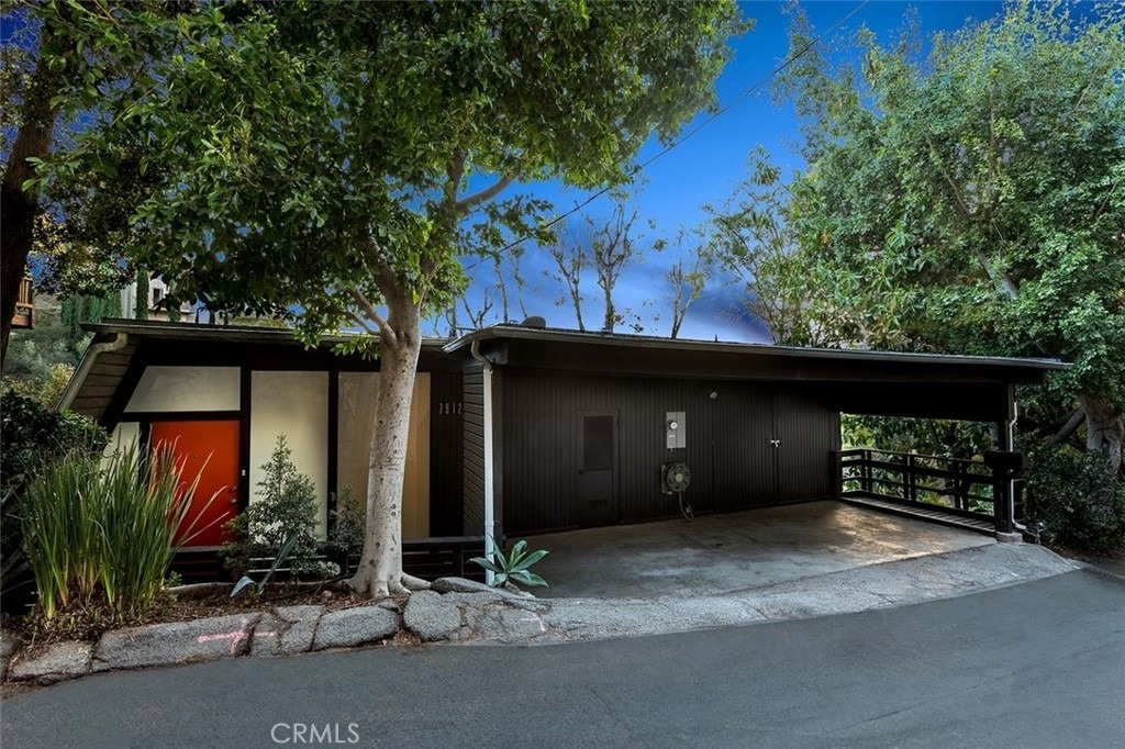 7912 Willow Glen Road - Photo 0