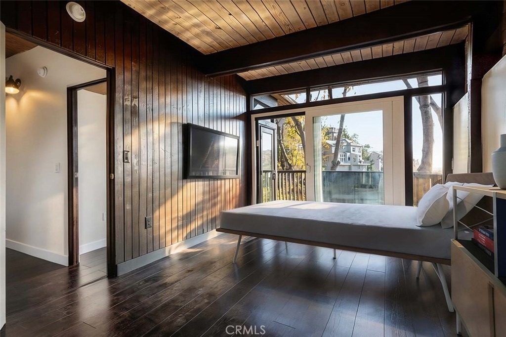 7912 Willow Glen Road - Photo 11