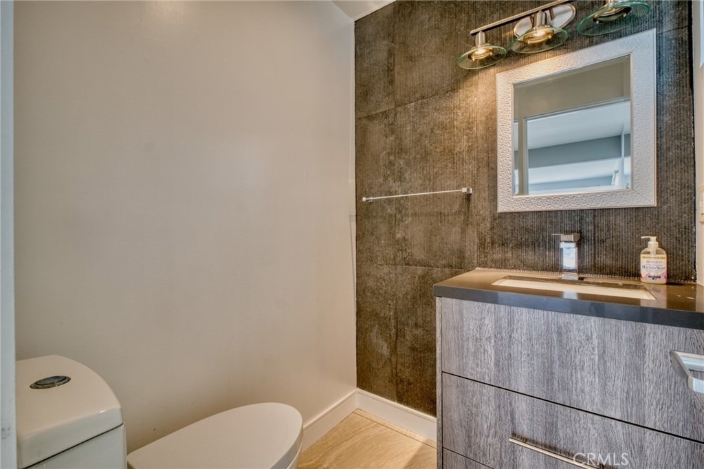 20516 Clark Street - Photo 11