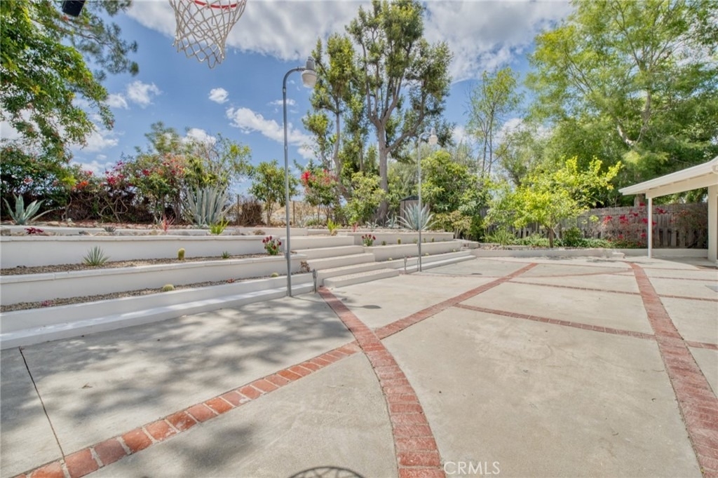 20516 Clark Street - Photo 23