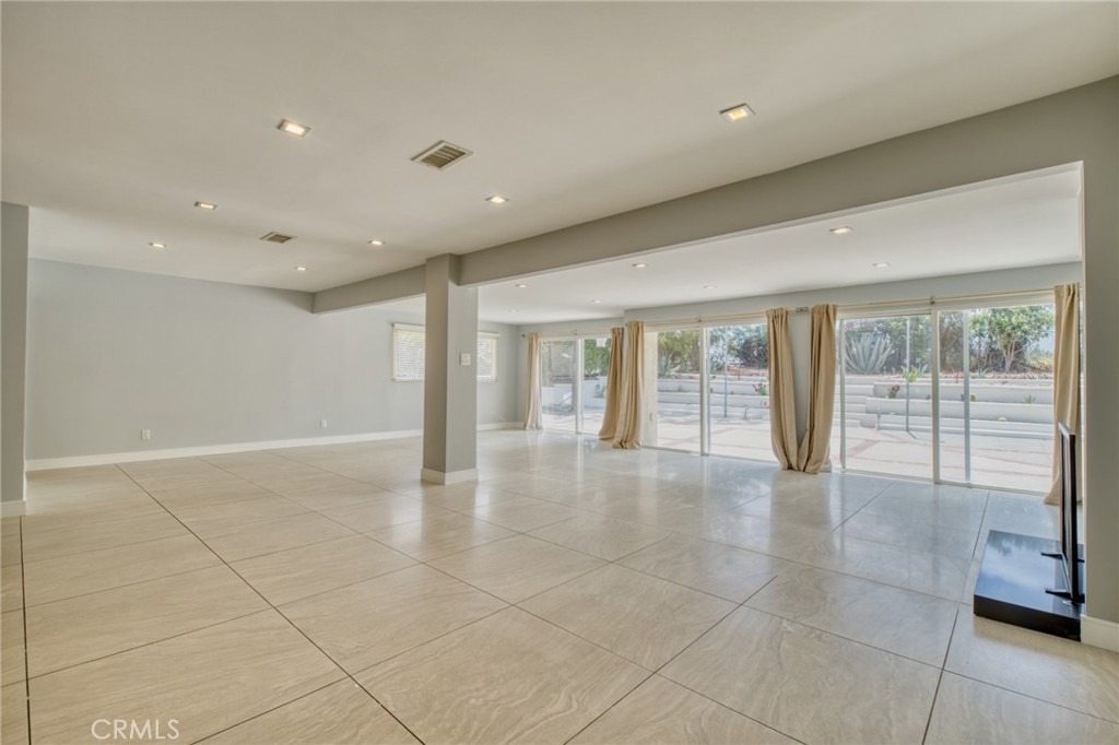 20516 Clark Street - Photo 8