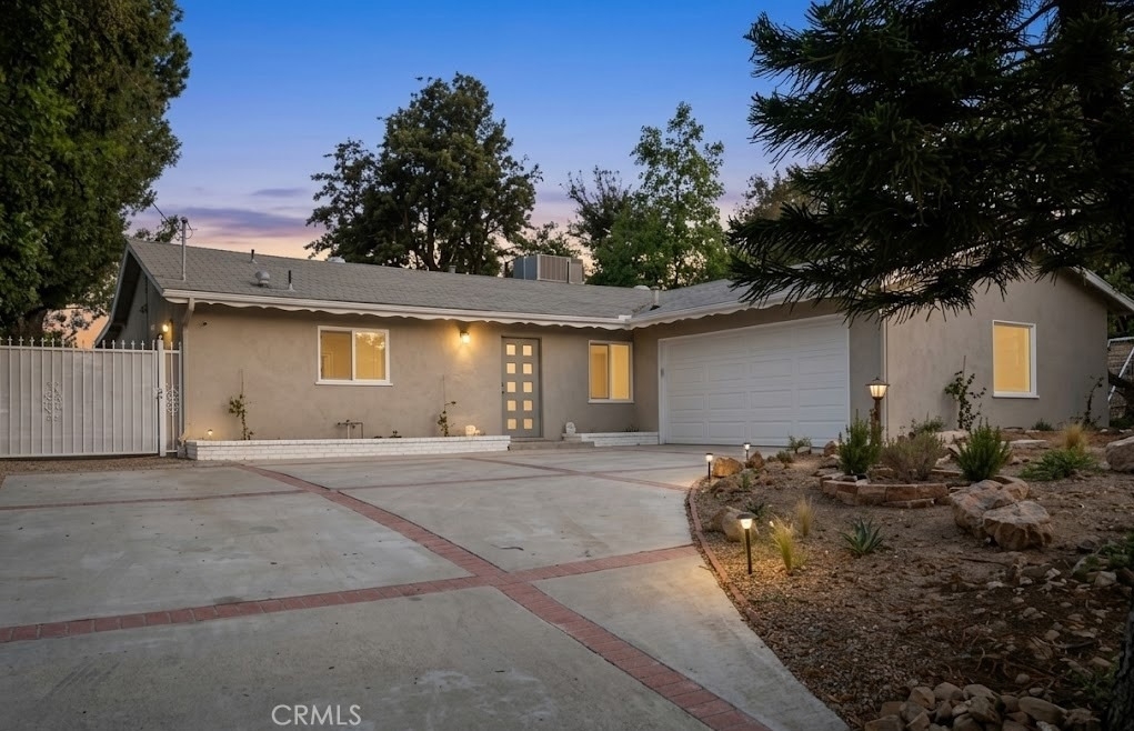 20516 Clark Street - Photo 25