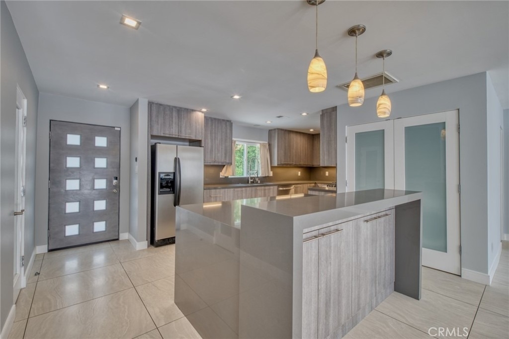 20516 Clark Street - Photo 7